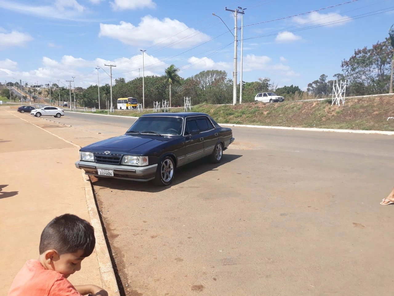 Opala - Foto da frente e lateral