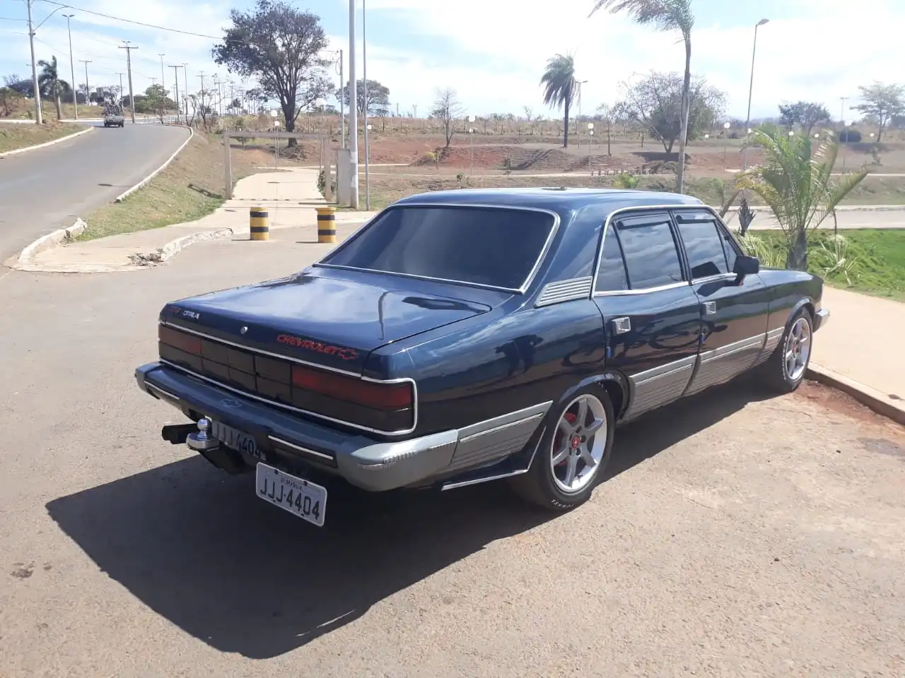 Opala - Foto da traseira e lateral